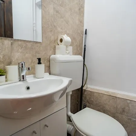Apartamento Playful Retreat - 1br Cozy Bucarest