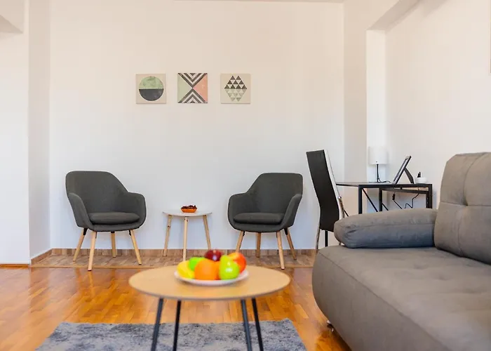 Playful Retreat - 1br Cozy Bucarest